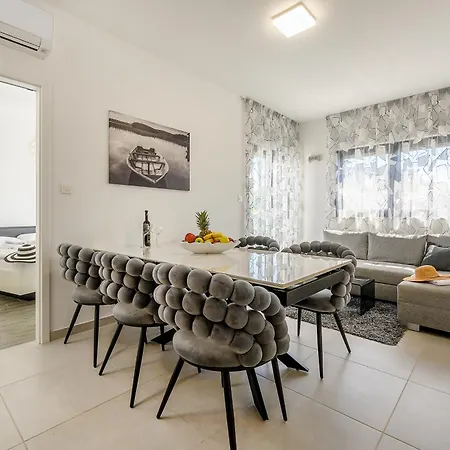 Konukevi Nani Podstrana