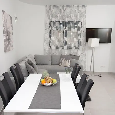 Guest house Nani Podstrana