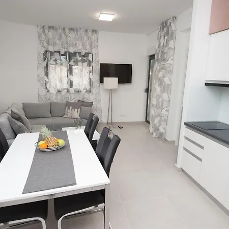 Guest house Nani Podstrana