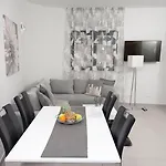 Πανσιόν Nani Ποντστράνα