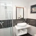 Nani Πανσιόν Ποντστράνα