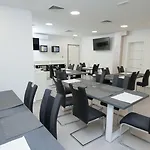 Nani Πανσιόν Ποντστράνα