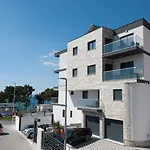 Nani Πανσιόν 5*