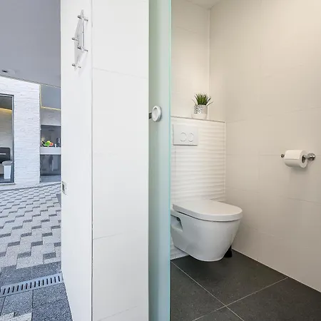 Nani بودْسْتغانا