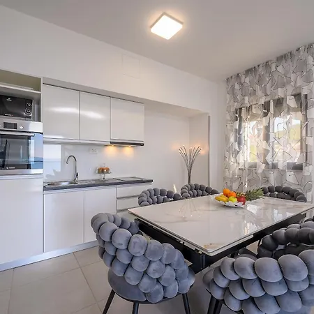 Nani بيت ضيافة بودْسْتغانا