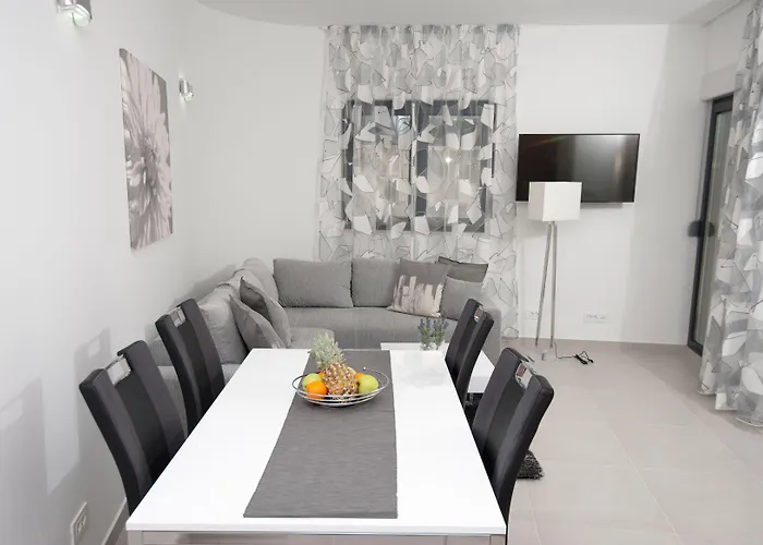 Konukevi Nani Podstrana