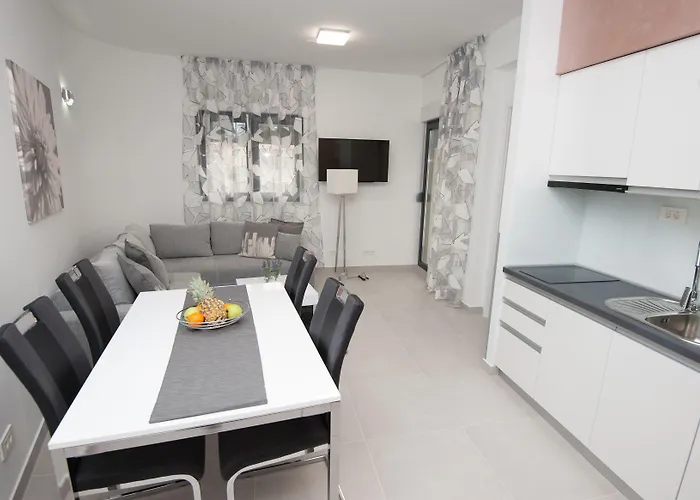 Konukevi Nani Podstrana