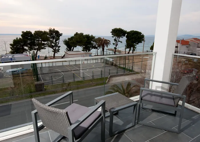 Nani Konukevi Podstrana